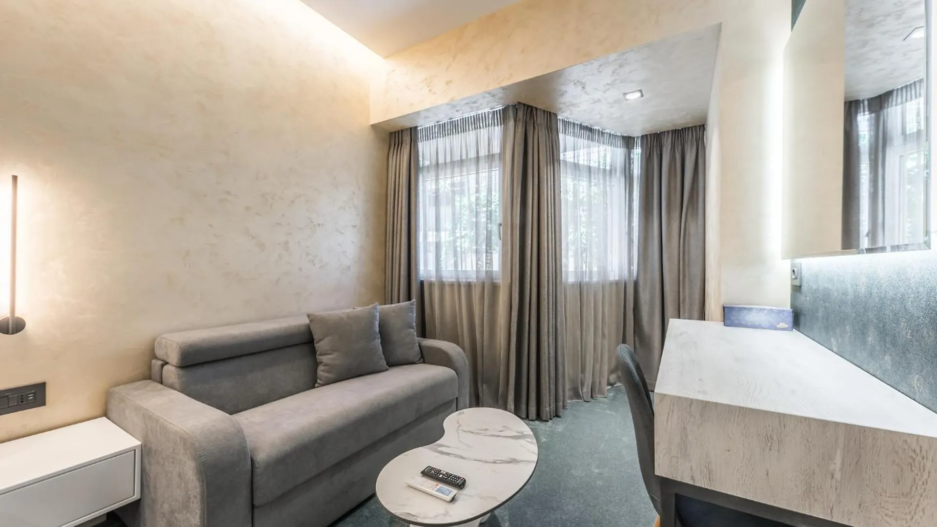 Piazza Luxury Apartments Τίρανα 0*,